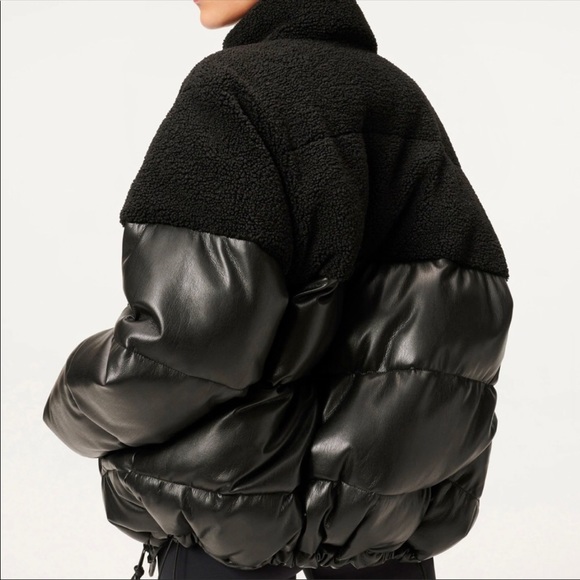 Good American Sherpa Faux Leather Puffer Cocoon in Black Size Medium - Picture 4 of 16